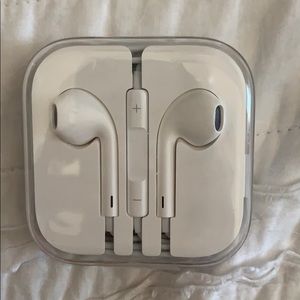 Apple corded headphones